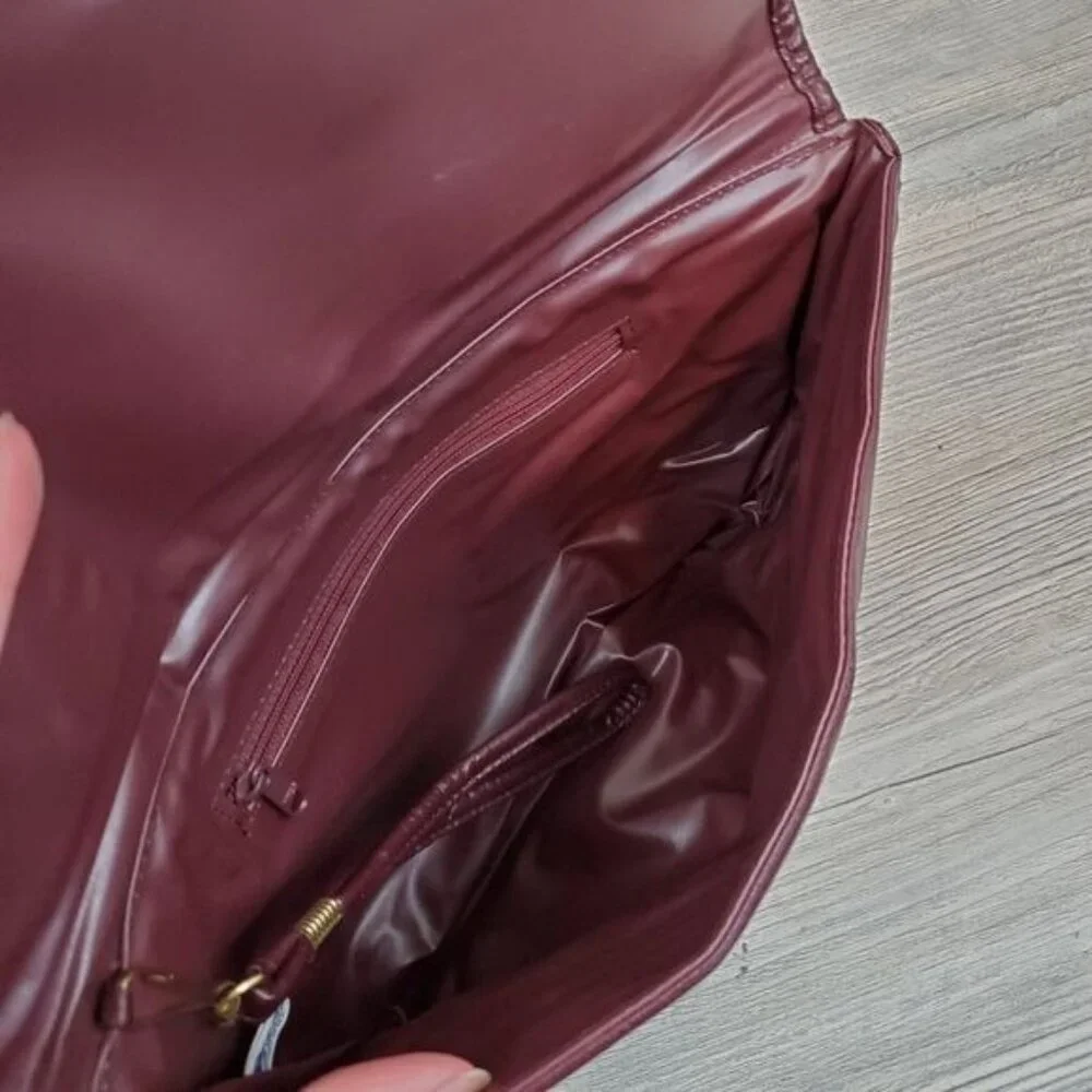 Vintage maroon envelope clutch wristlet made in Taiwan R.O.C - Picture 9 of 14